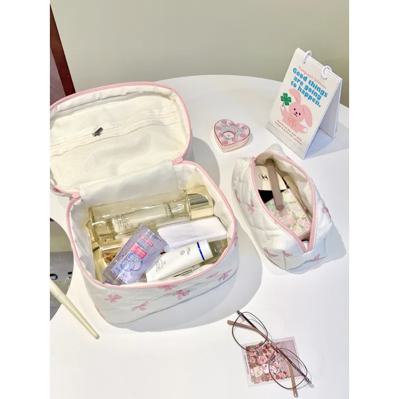 Small, Fresh, Cute Quilted White Bottom Bow Makeup Bag