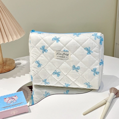 Small, Fresh, Cute Quilted White Bottom Bow Makeup Bag 02