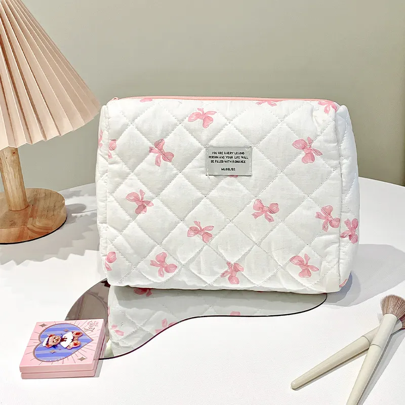 Small, Fresh, Cute Quilted White Bottom Bow Makeup Bag