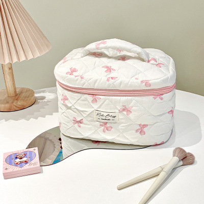 Small, Fresh, Cute Quilted White Bottom Bow Makeup Bag 01