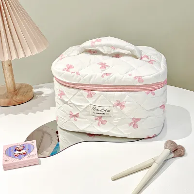 Small, Fresh, Cute Quilted White Bottom Bow Makeup Bag 01