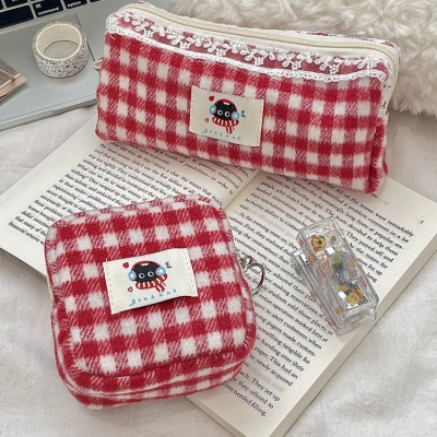 Woolen plaid storage makeup bag 02