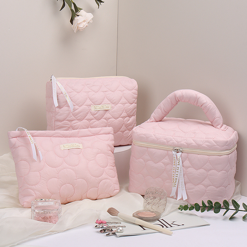 Quilted heart-shaped flower large capacity high-end makeup bag