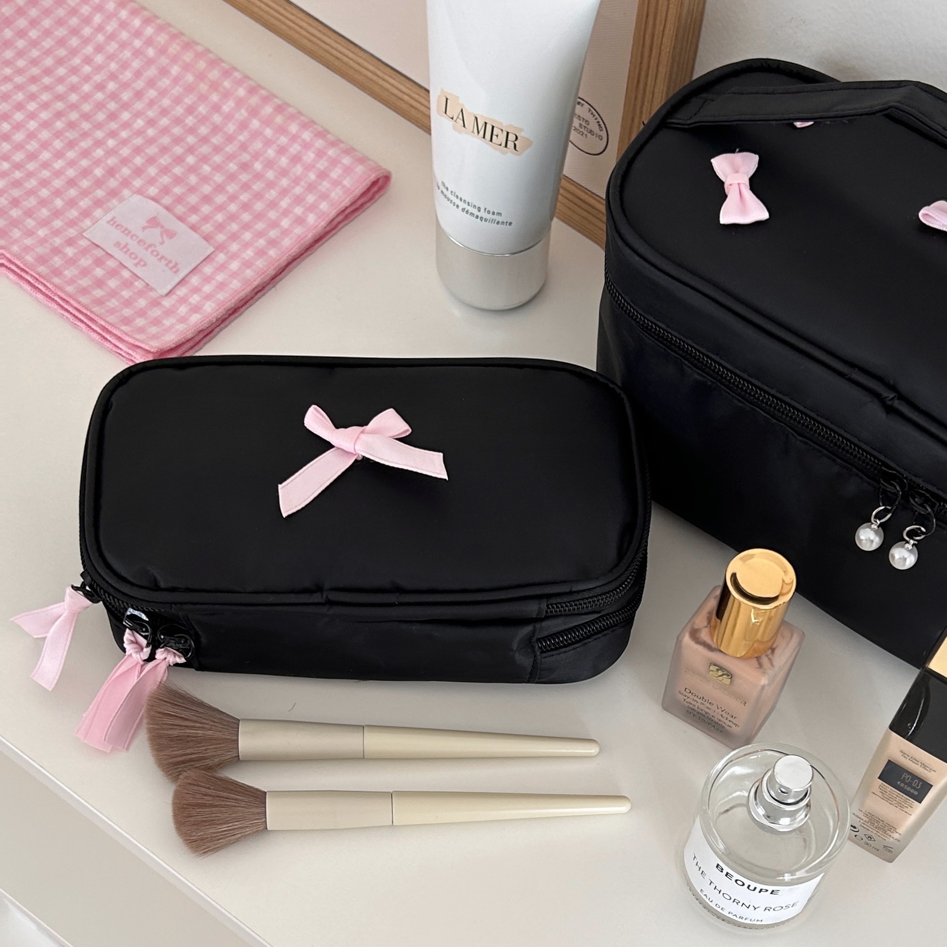 Simple and trendy multifunctional handheld makeup bag