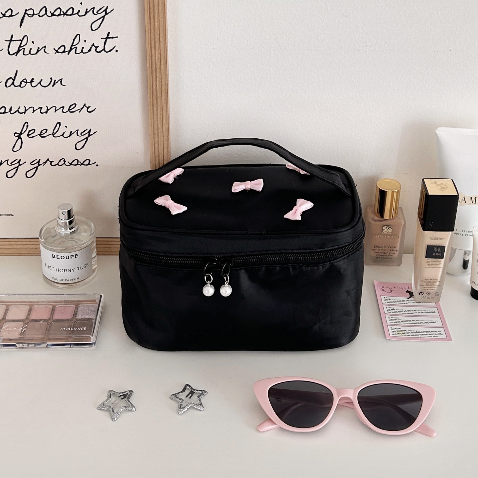 Simple and trendy multifunctional handheld makeup bag