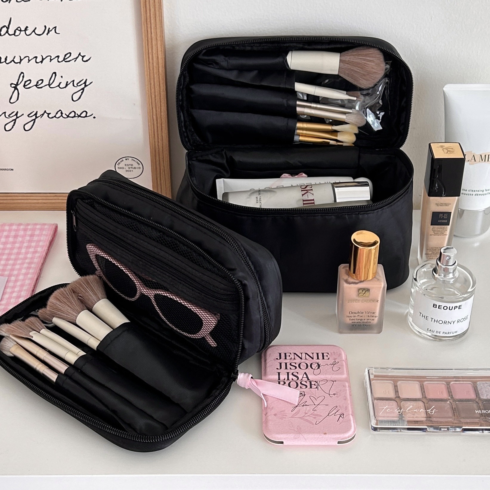 Simple and trendy multifunctional handheld makeup bag