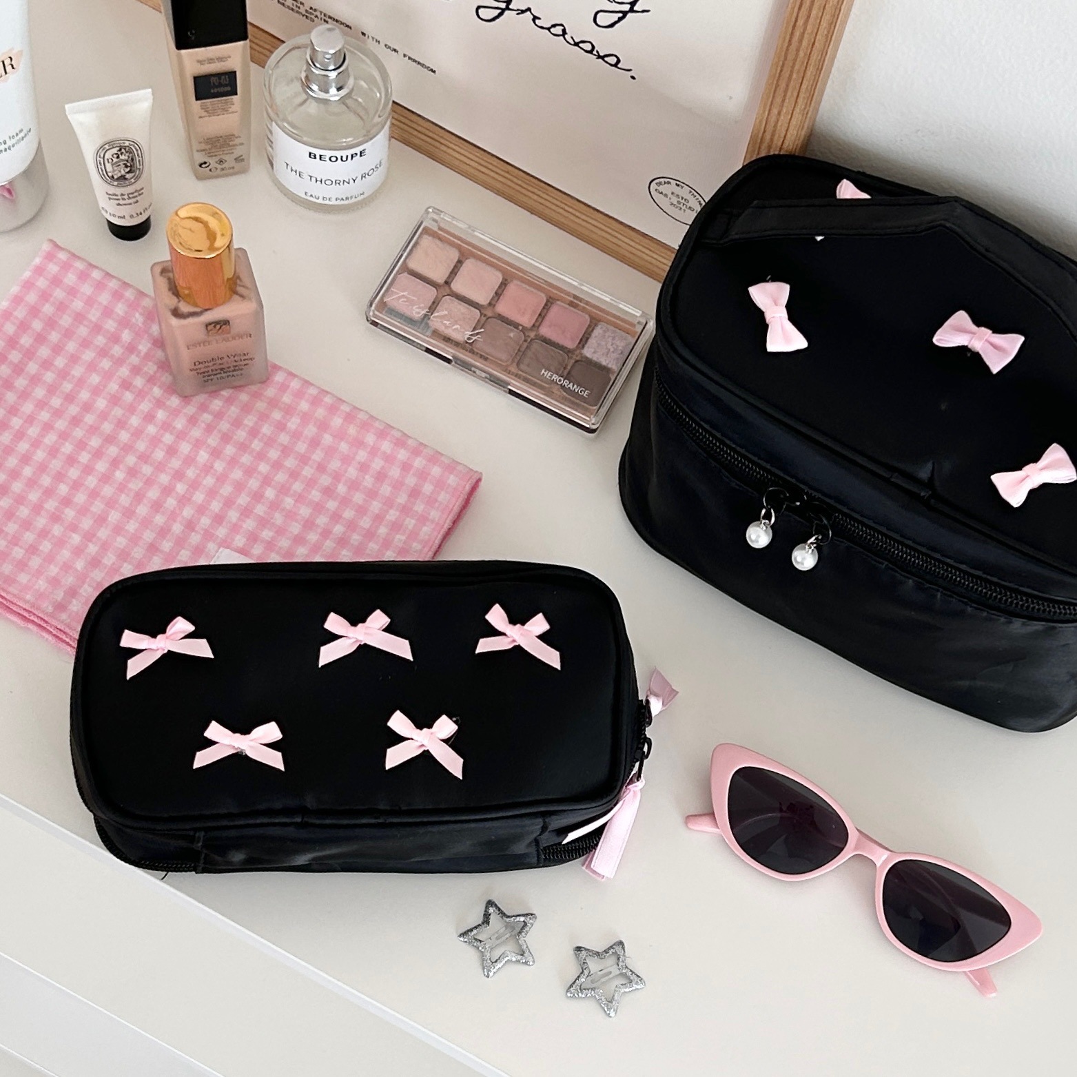 Simple and trendy multifunctional handheld makeup bag
