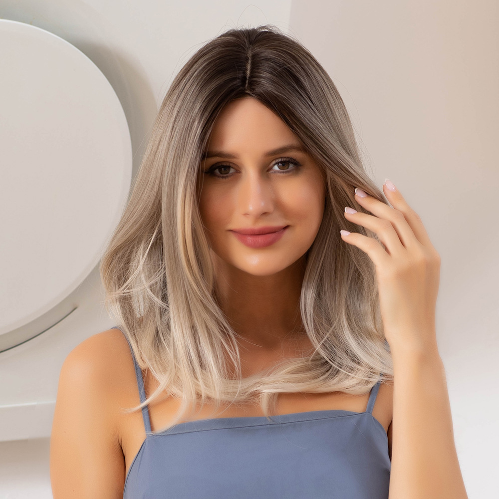 Short wave gradient golden wig with bangs