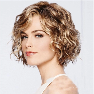 Female wig with slanted bangs and short curly hair 01