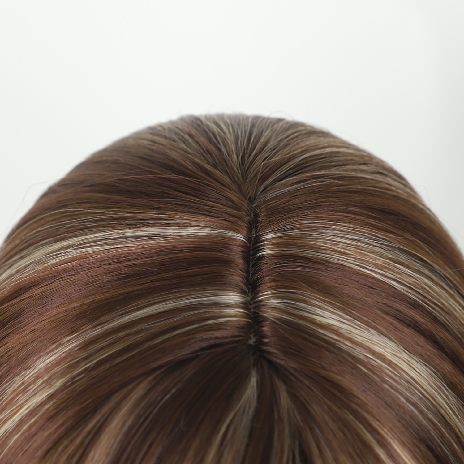 Wig lady Bobo with slanted head, short bangs, straight hair