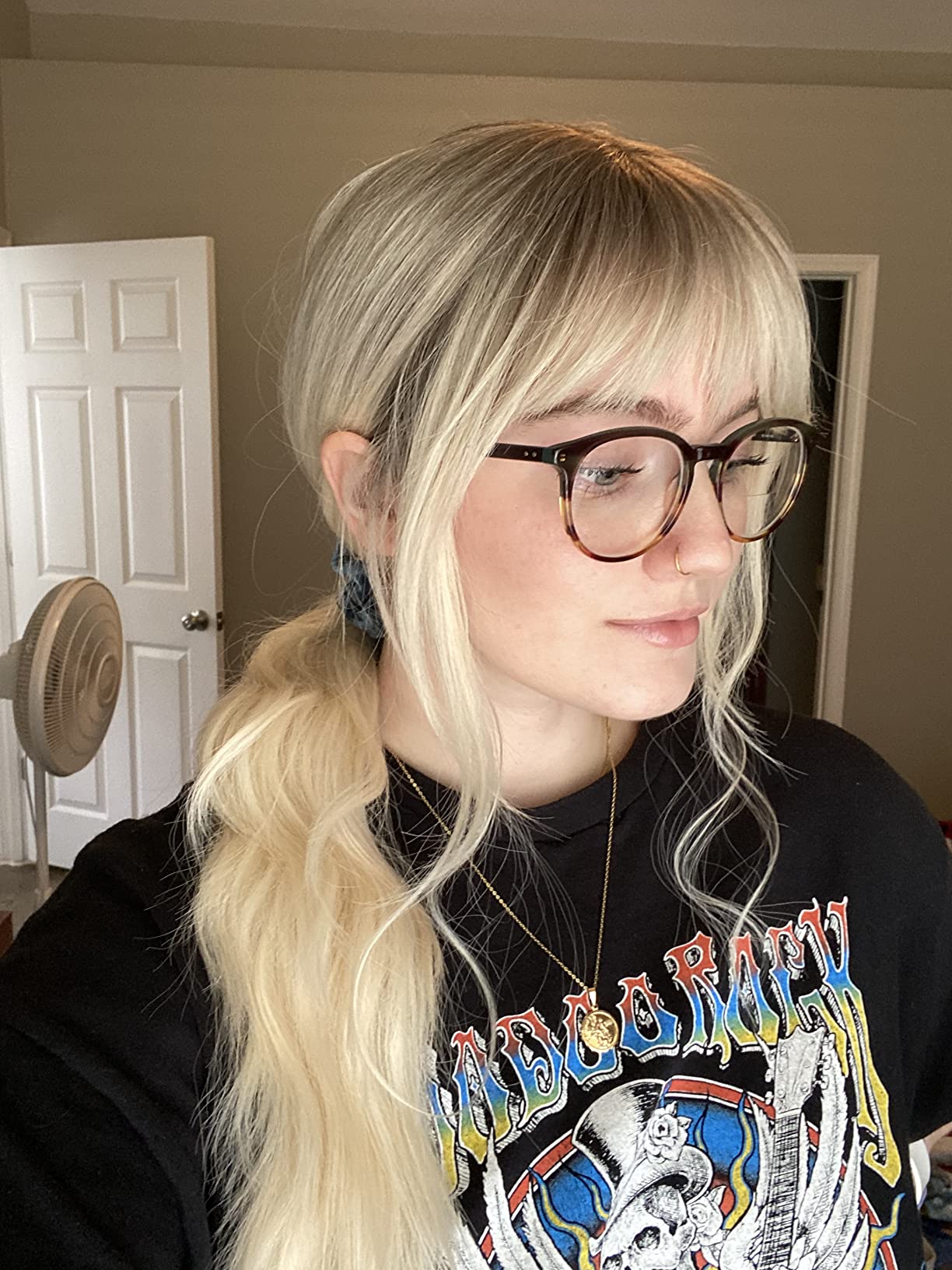 Golden long wavy curly wig with natural fluffy air bangs review Kenny 00