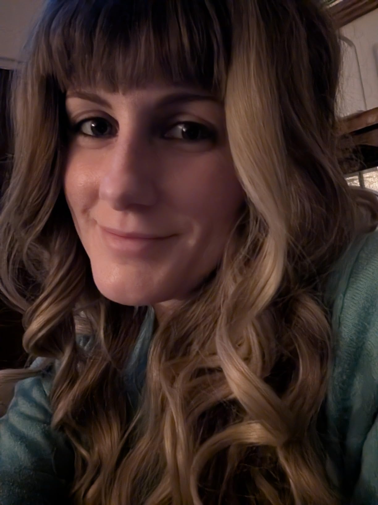 Gradual mid split, medium long hair, long waves review Amber Lawrence 02