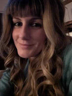 Gradual mid split, medium long hair, long waves review Amber Lawrence 03