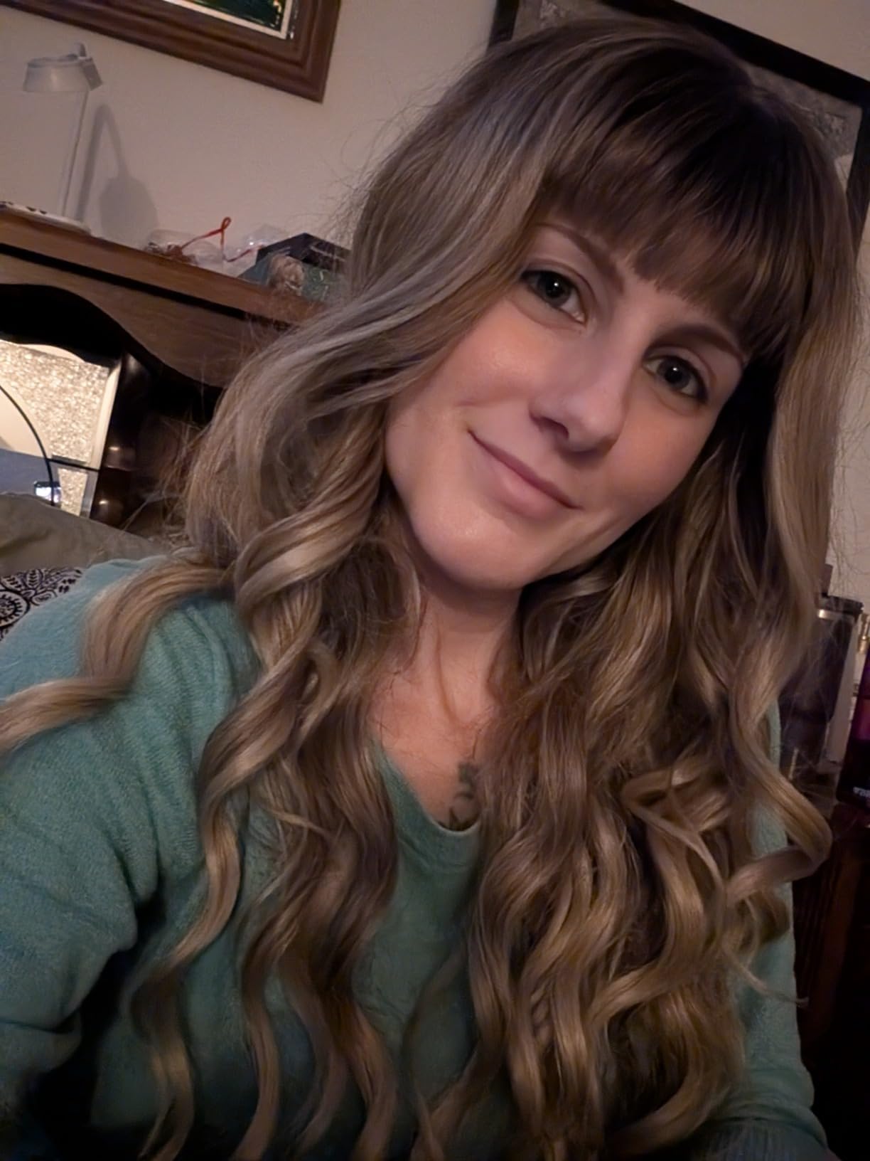 Gradual mid split, medium long hair, long waves review Amber Lawrence 03