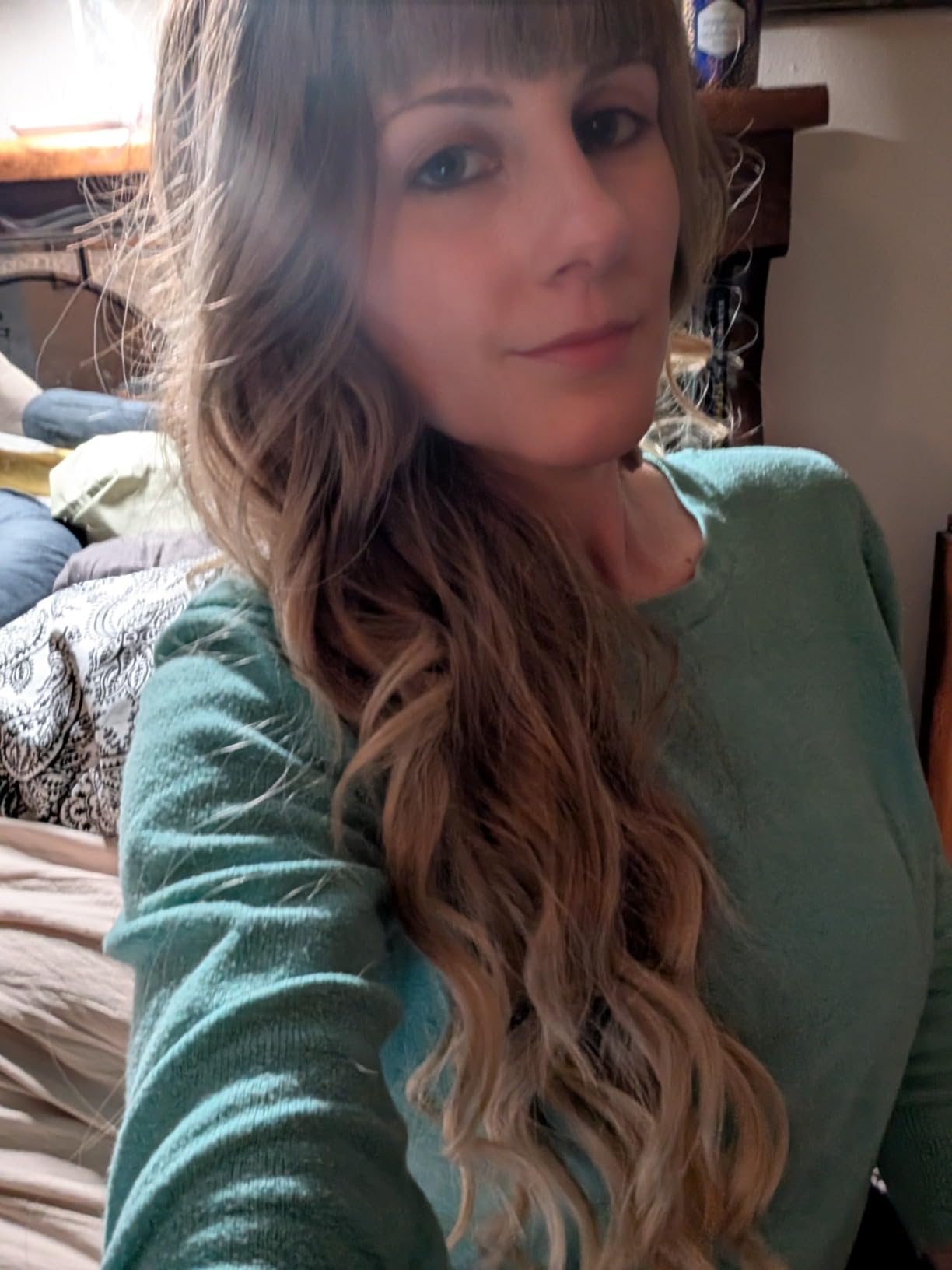 Gradual mid split, medium long hair, long waves review Amber Lawrence 06