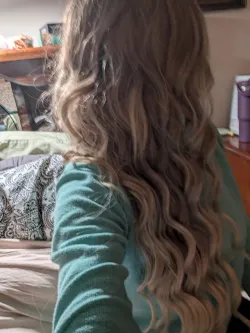 Gradual mid split, medium long hair, long waves review Amber Lawrence 06