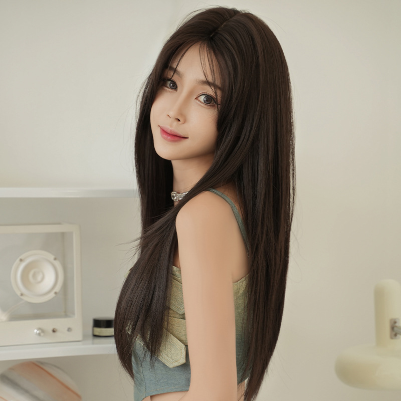 Long straight wig