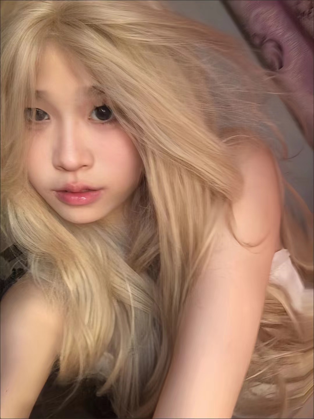 Medium length white gold full head wig review Emily Davis