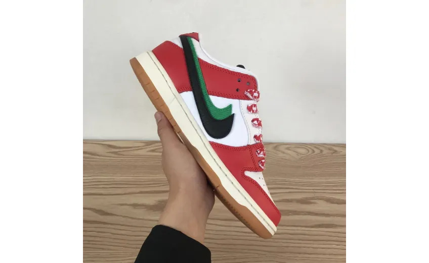 Reps StockX Shoes Frame Skate x Nike SB Dunk Low “Habibi Red White CT2550-600??