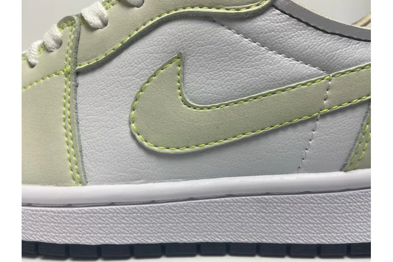 Air Jordan 1 Low Ghost Green