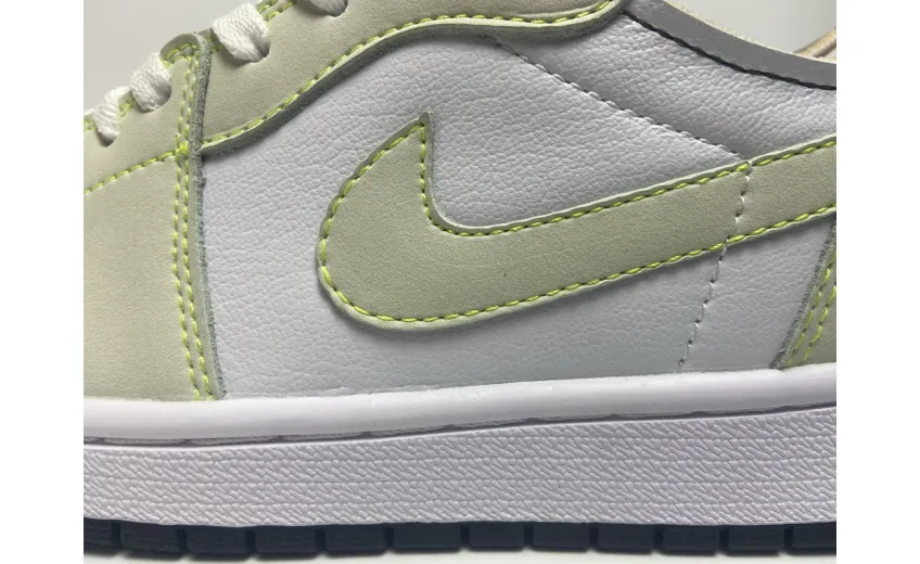 Air Jordan 1 Low Ghost Green