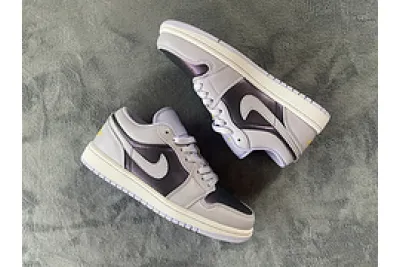 Jordan 1 Low Oxygen Purple 554723-505 02