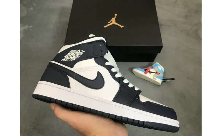  Air Jordan 1 Mid Obsidian 554724-174