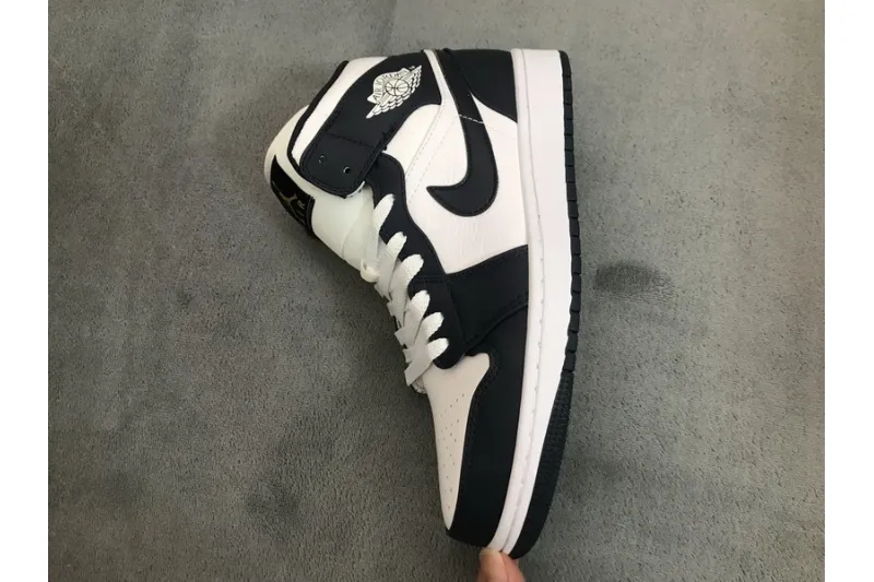  Air Jordan 1 Mid Obsidian 554724-174