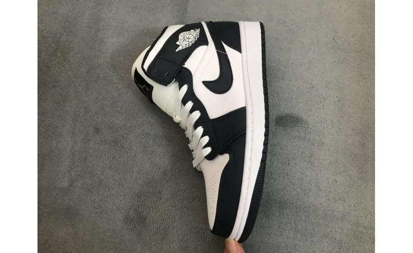  Air Jordan 1 Mid Obsidian 554724-174