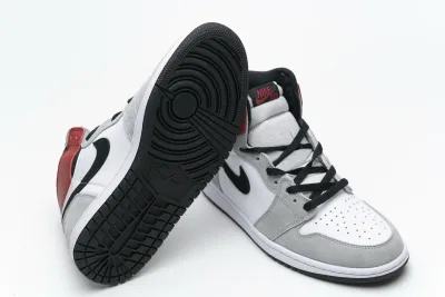  Air Jordan 1 High Smoke Grey 555088-126 02