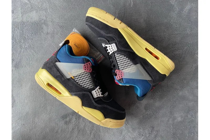 Jordan 4 Off Noir