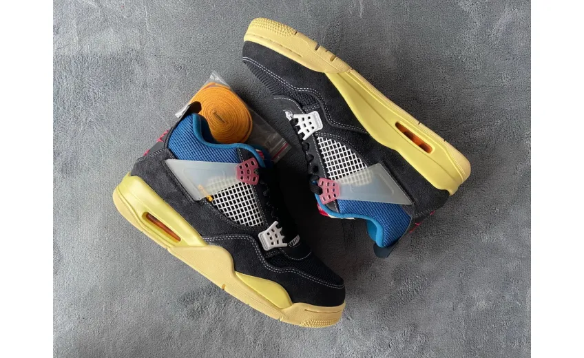 Jordan 4 Off Noir