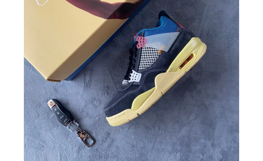 Off Noir Jordan 4