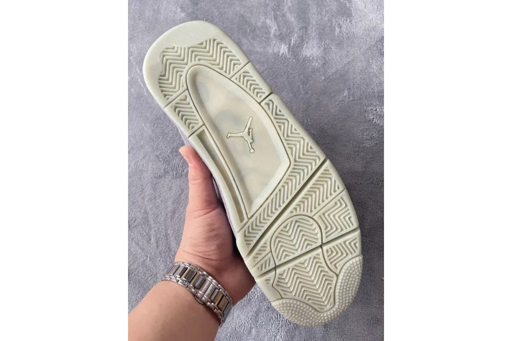Reps StockX Shoes KAWS X Air Jordan 4 Retro Grey 930155-003??
