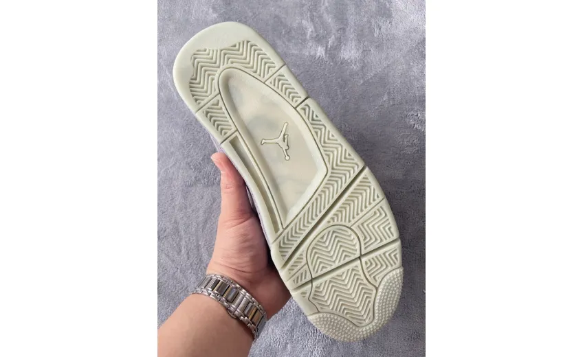 Reps StockX Shoes KAWS X Air Jordan 4 Retro Grey 930155-003??