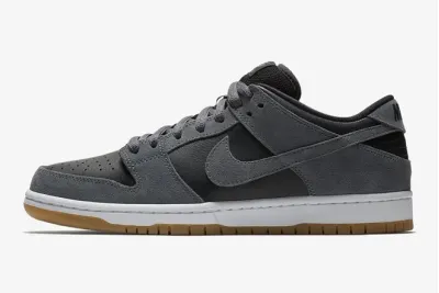  Nike SB Dunk Low Dark Grey AR0778-001 01