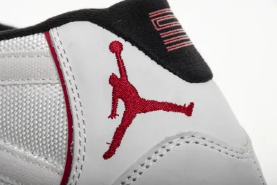 Jordan 11 Retro Platinum Tint 378037-016 02