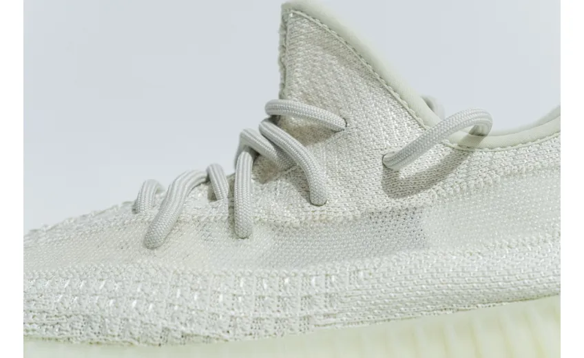Reps StockX Shoes Adidas Yeezy Boost 350 V2 Light UV Sensitive Green GY3438??
