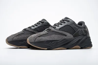  Adidas Yeezy Boost 700“Utility Black” FV5304 01