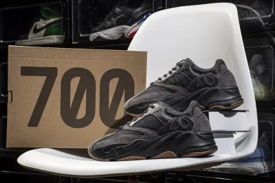  Adidas Yeezy Boost 700“Utility Black” FV5304 02