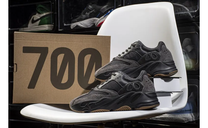 Reps StockX Shoes Adidas Yeezy Boost 700“Utility Black” FV5304??