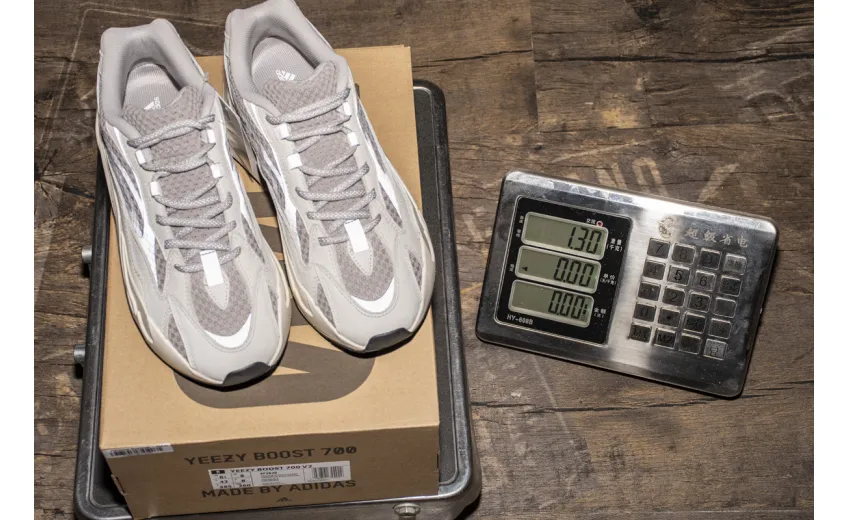 Reps StockX Shoes Adidas Yeezy Boost 700 V2 “Static” White Grey EF2829??