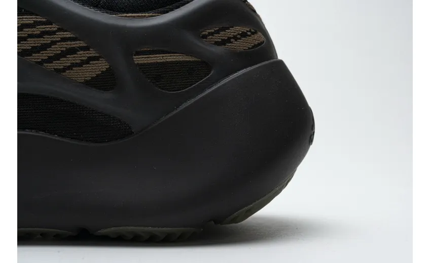  Adidas Yeezy 700 V3 “Eremiel” Black Gold GY0189