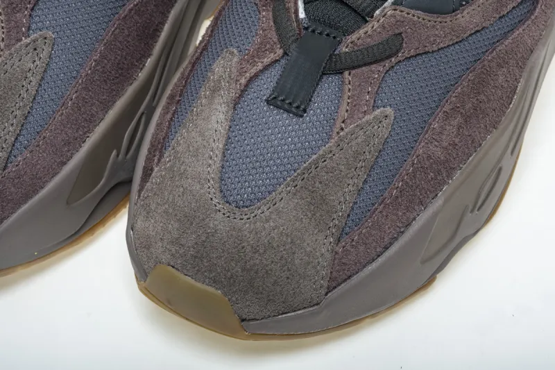  Adidas Yeezy Boost 700 “Mauve” EE9614