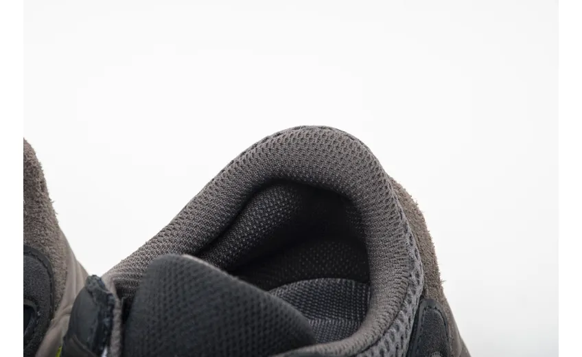  Adidas Yeezy Boost 700 “Mauve” EE9614