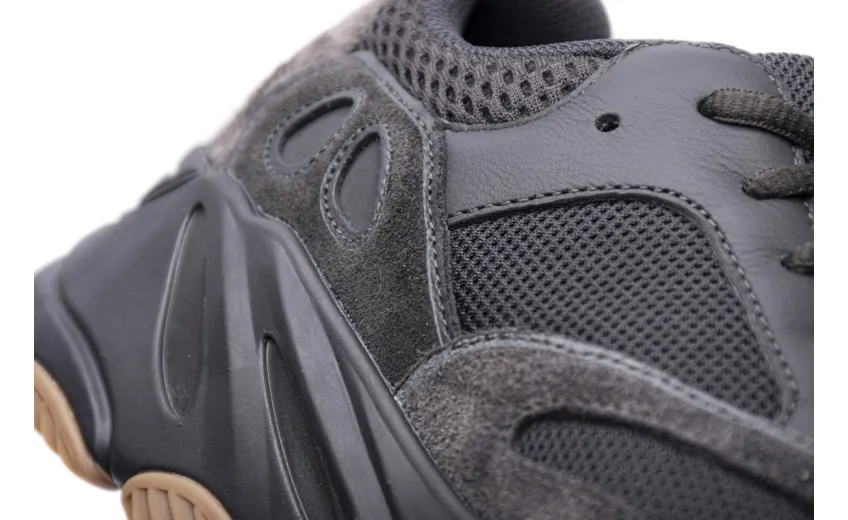  Adidas Yeezy 700 “Utility Black” FV5304