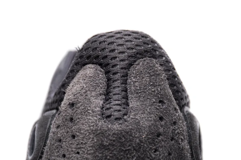  Adidas Yeezy 700 “Utility Black” FV5304