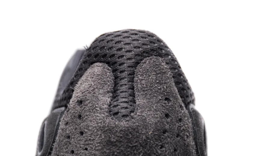 Adidas Yeezy 700 “Utility Black” FV5304