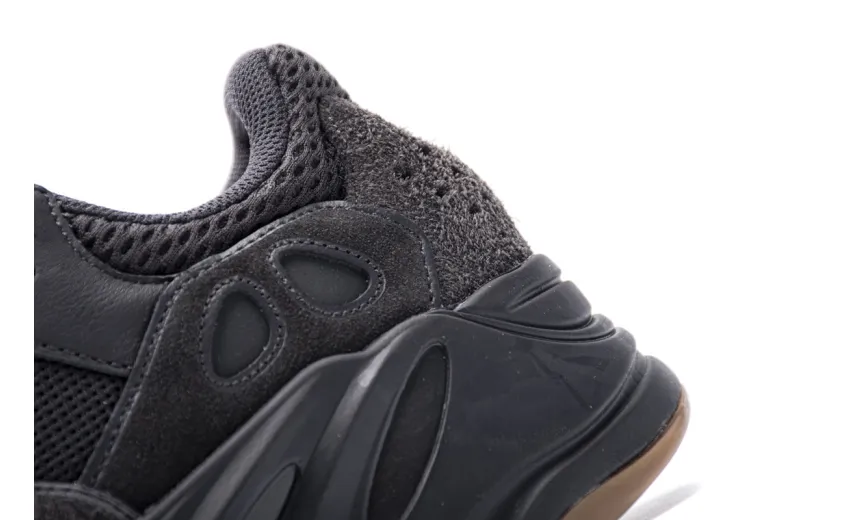  Adidas Yeezy 700 “Utility Black” FV5304