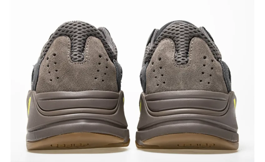  Adidas Yeezy Boost 700 “Mauve” EE9614